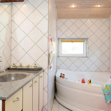 Amazing Home In Blokhus With Wifi بيت للعطل