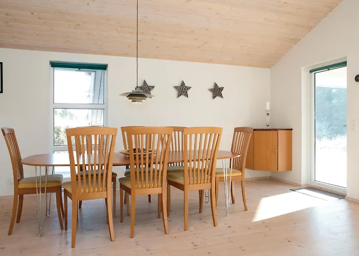 Three-bedroom In Holiday home *